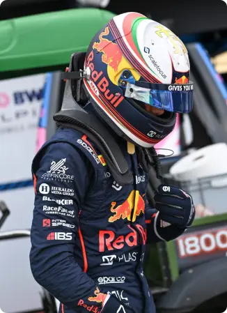 Nikola Tsolov - outfit