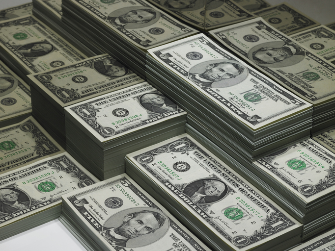 Dollar gains ground Thursday