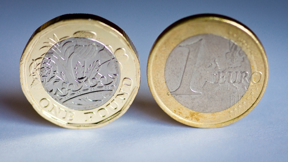 الجنيه يتأرجح بعد بيانات التضخم